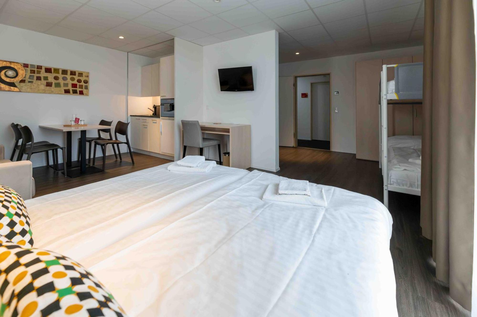 Aparthotel Hine Adon Bern Airport Belp Exterior foto